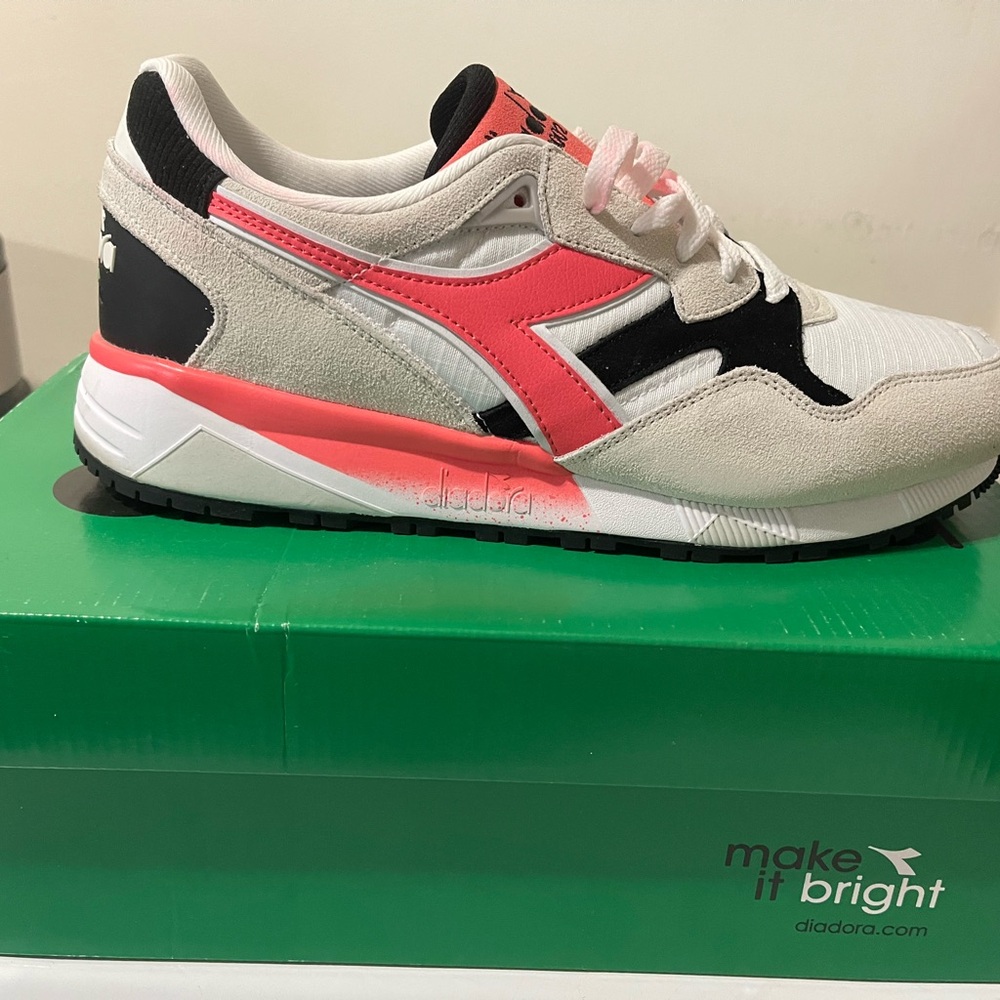 Diadora Women's Sneakers - White and Pink